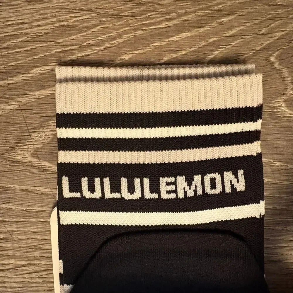 Lululemon Tale to Tell Crew Socks 2 Pack White Black M/L